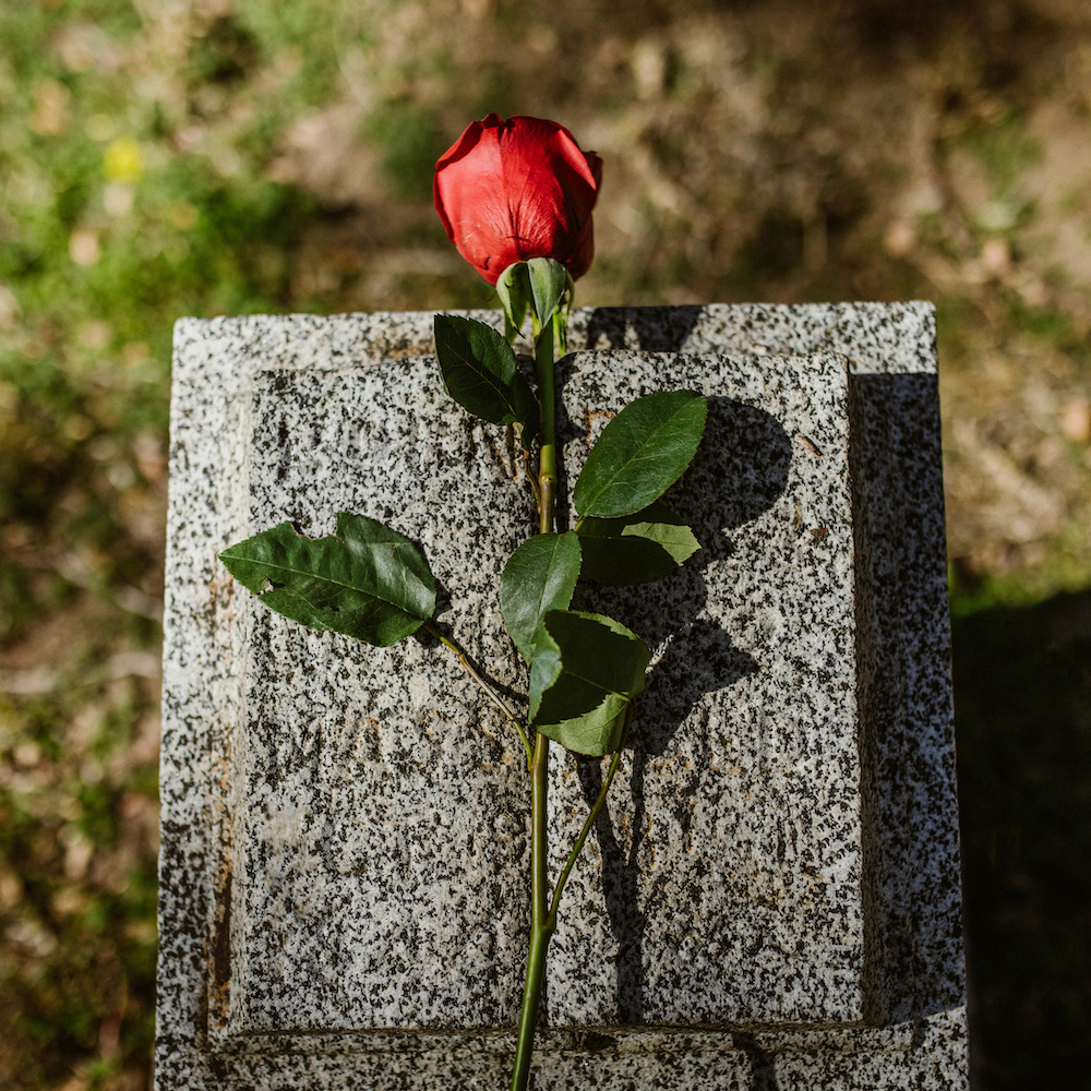 grave stone representing link to death certificate apostille page